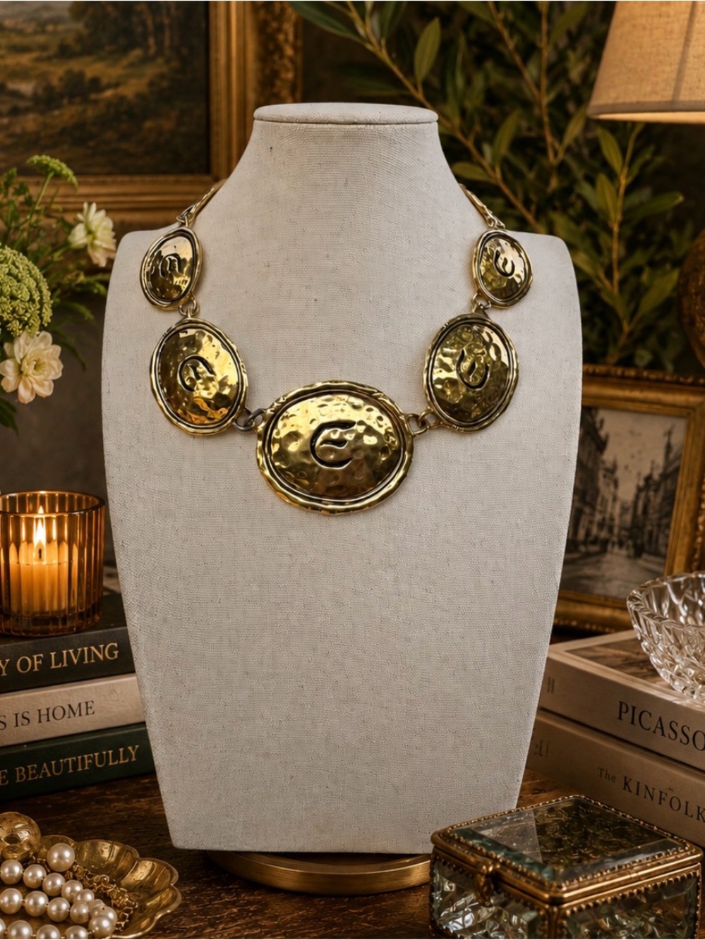 ELIZABETH TAYLOR Vintage Bold “Gold Coast” Collection Hammered Disc Necklace - Picture 2 of 9